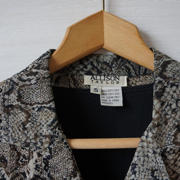 Delicate Animal Print 100% Silk Blouse Classic S - Picture 2 of 6